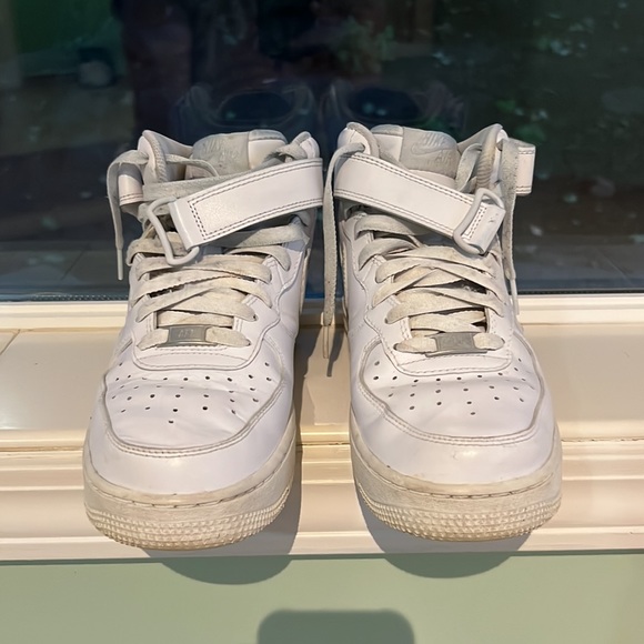 Nike Air Force 1 07 Size 8 - Picture 6 of 8